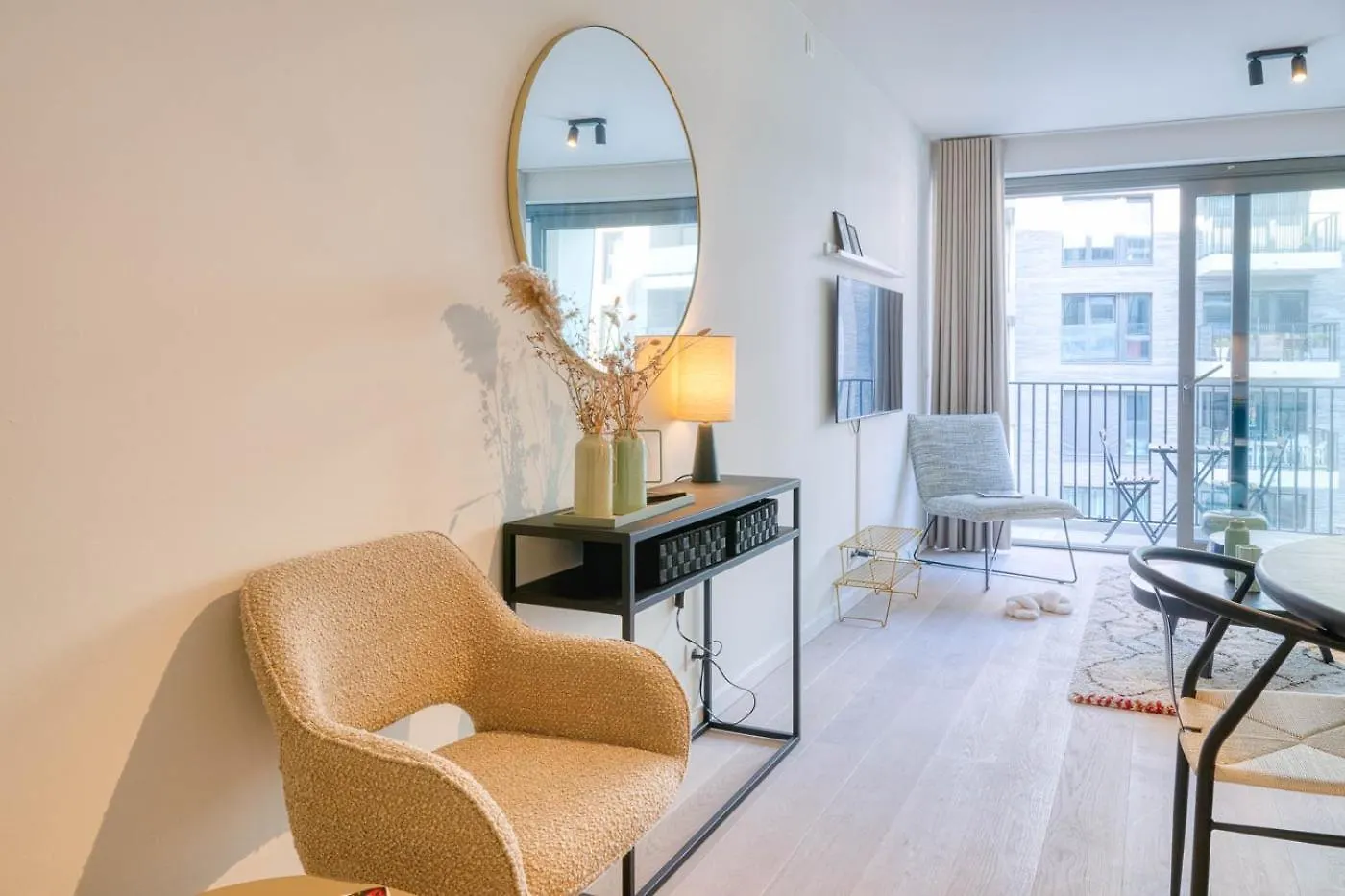 Cozy 5-Person Apartment Near The Beach In Oostende
