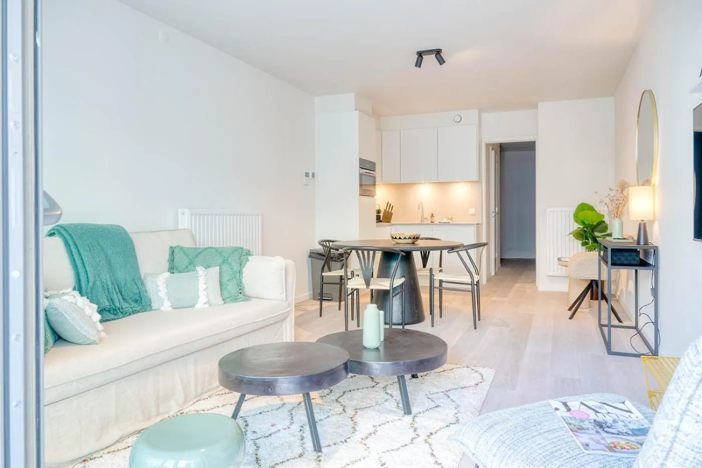 Cozy 5-Person Apartment Near The Beach In Oostende Бельгия