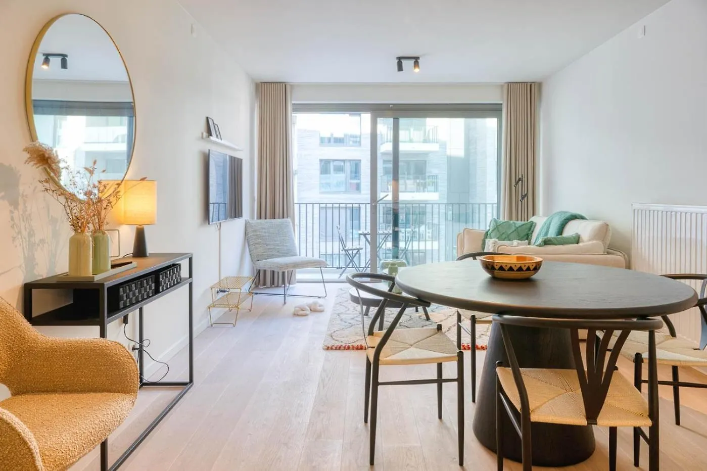 Cozy 5-Person Apartment Near The Beach In Oostende Бельгия